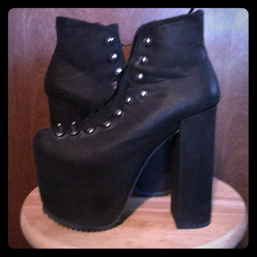 Unif Hellbound Black size 7